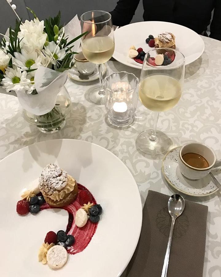 Bialy Dom Henlex Hotel Restauracja 波兹南 外观 照片