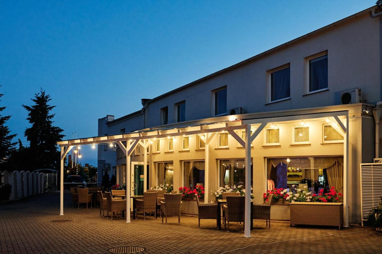 Bialy Dom Henlex Hotel Restauracja 波兹南 外观 照片