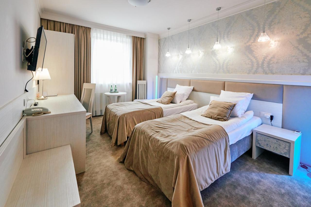 Bialy Dom Henlex Hotel Restauracja 波兹南 外观 照片