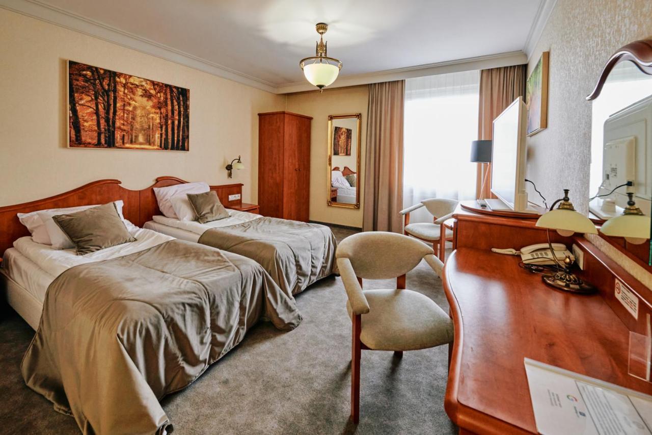 Bialy Dom Henlex Hotel Restauracja 波兹南 外观 照片