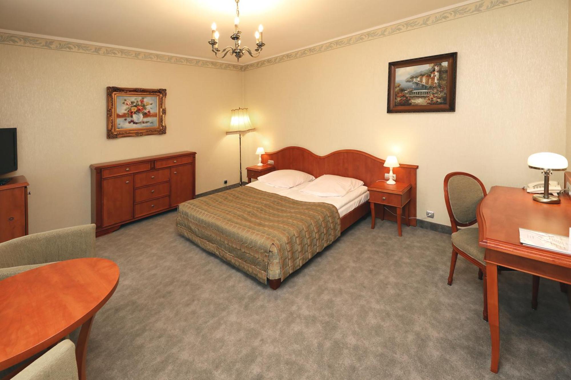 Bialy Dom Henlex Hotel Restauracja 波兹南 外观 照片