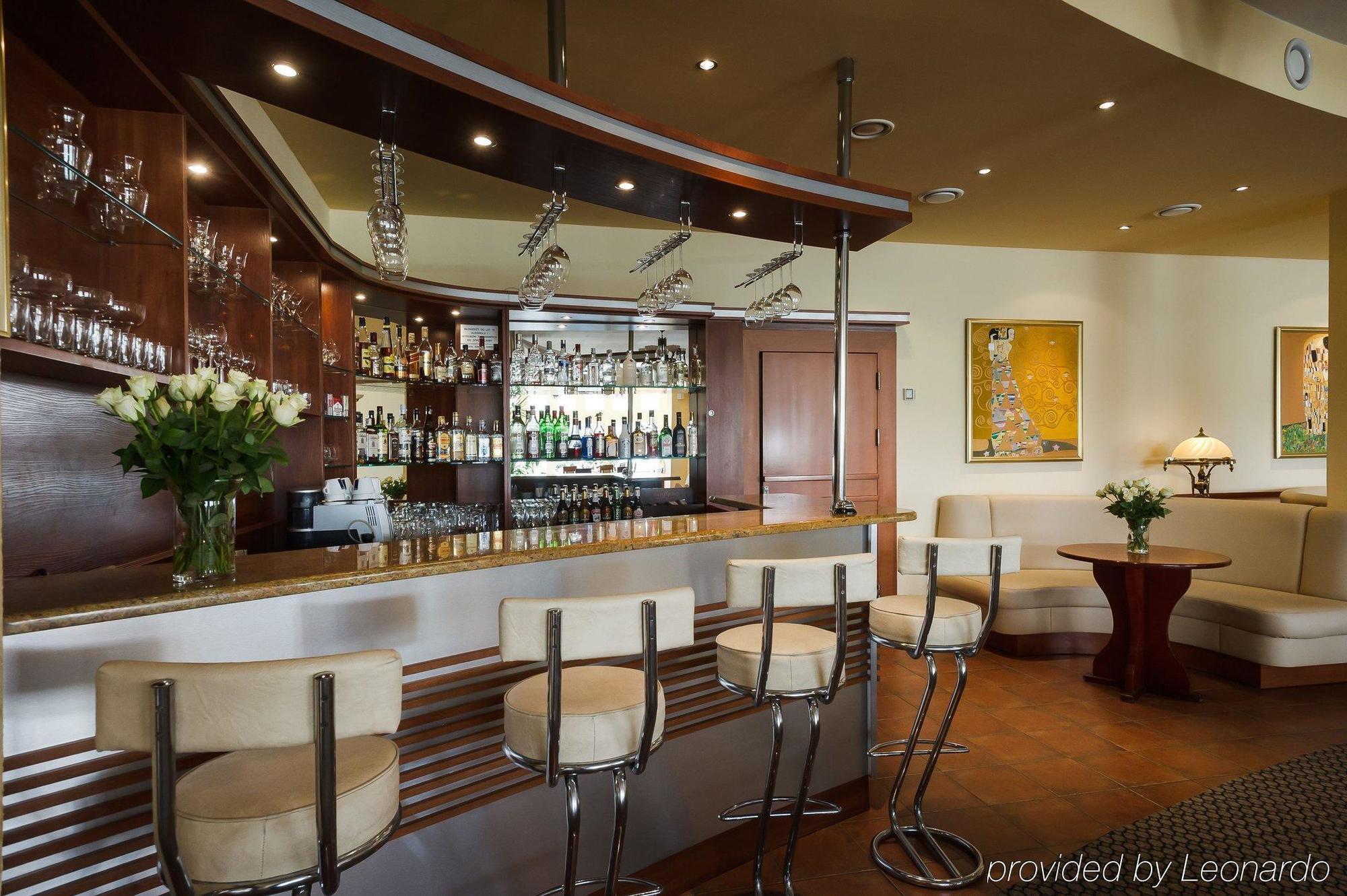Bialy Dom Henlex Hotel Restauracja 波兹南 外观 照片