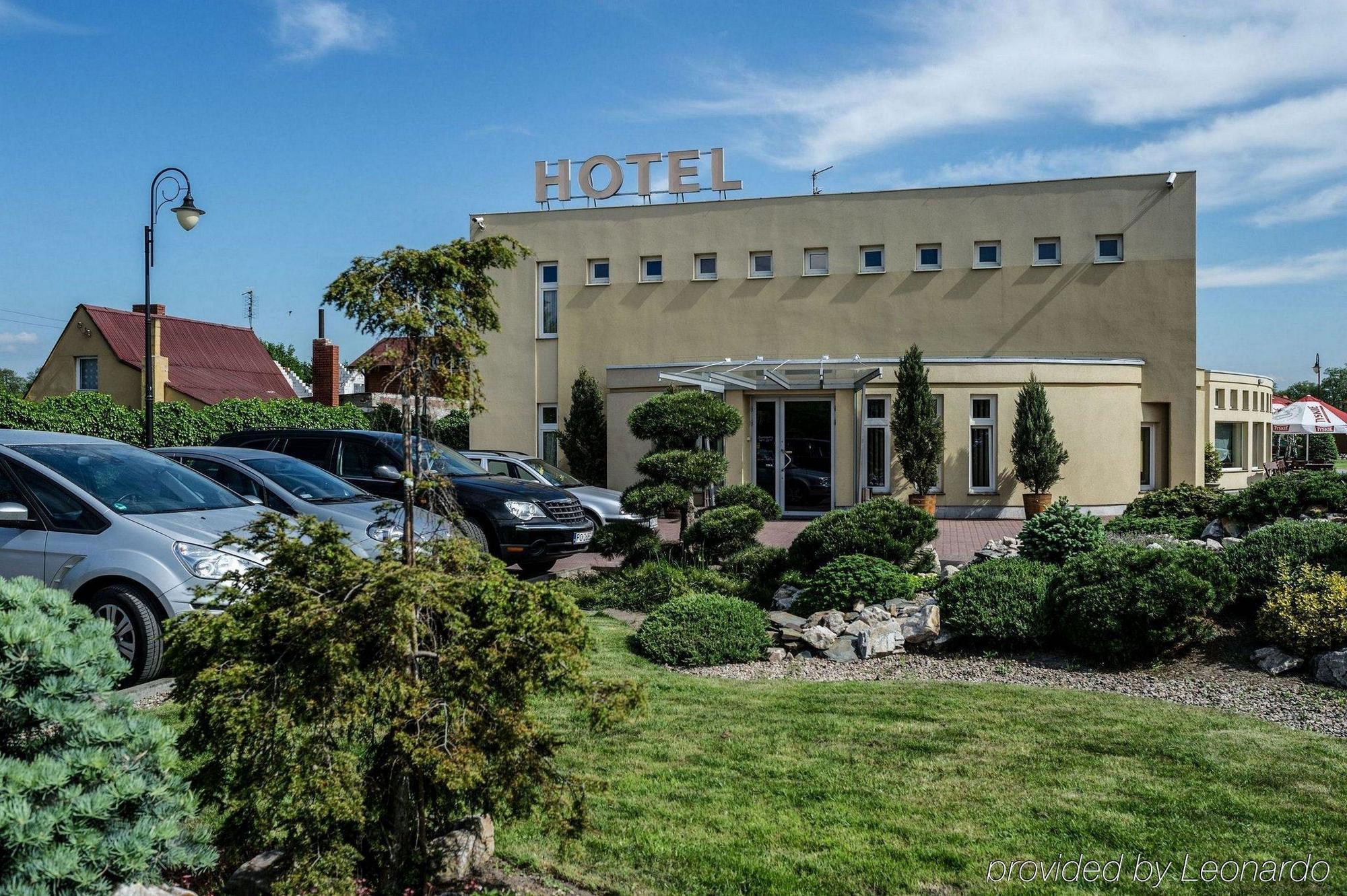 Bialy Dom Henlex Hotel Restauracja 波兹南 外观 照片
