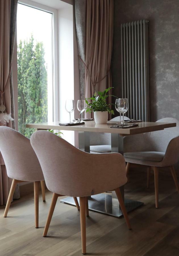 Bialy Dom Henlex Hotel Restauracja 波兹南 外观 照片