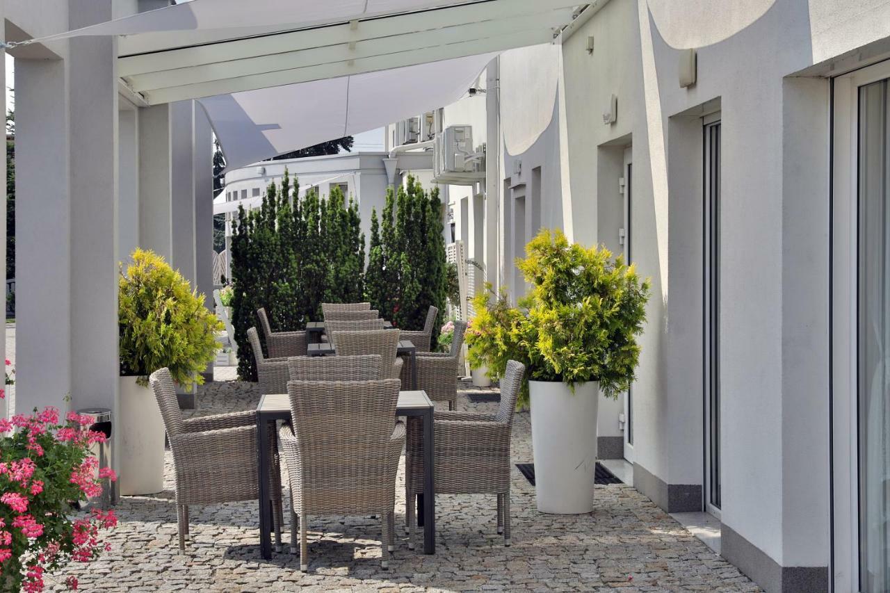 Bialy Dom Henlex Hotel Restauracja 波兹南 外观 照片